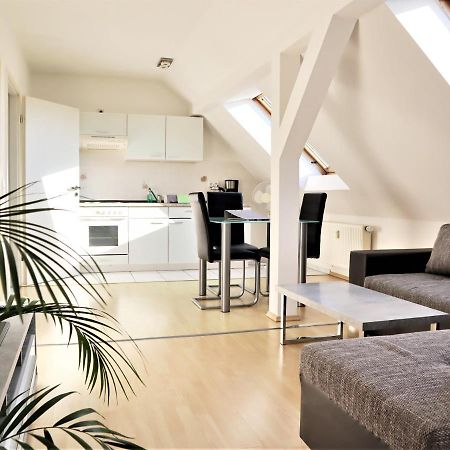 לייפציג Kuschelige Dachgeschosswohnung Am Clarapark מראה חיצוני תמונה