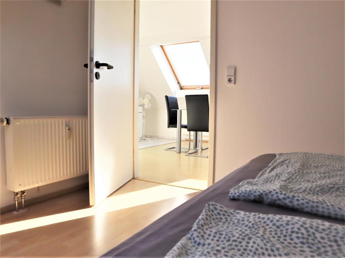 לייפציג Kuschelige Dachgeschosswohnung Am Clarapark מראה חיצוני תמונה