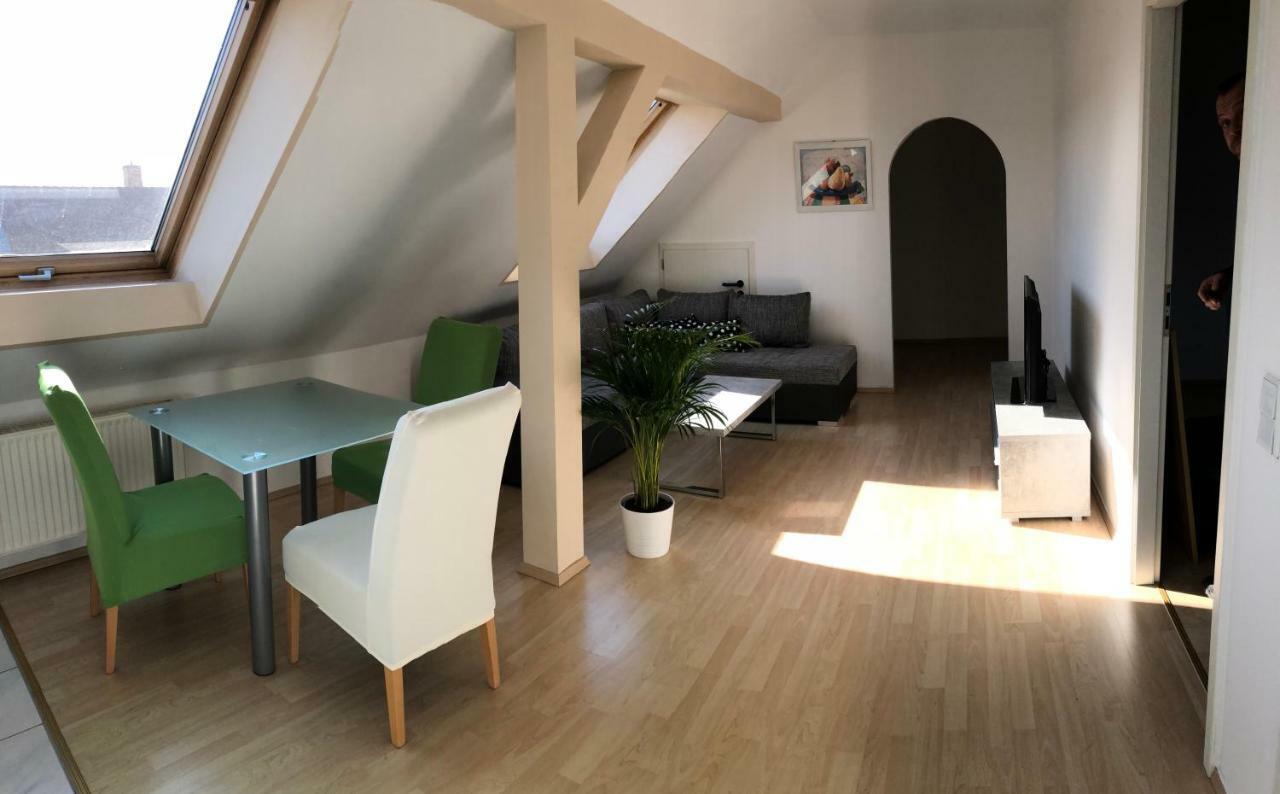 לייפציג Kuschelige Dachgeschosswohnung Am Clarapark מראה חיצוני תמונה