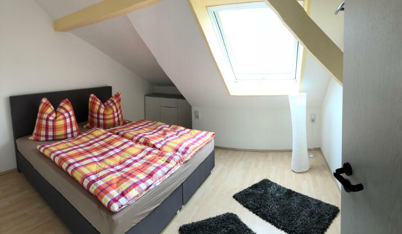 לייפציג Kuschelige Dachgeschosswohnung Am Clarapark מראה חיצוני תמונה