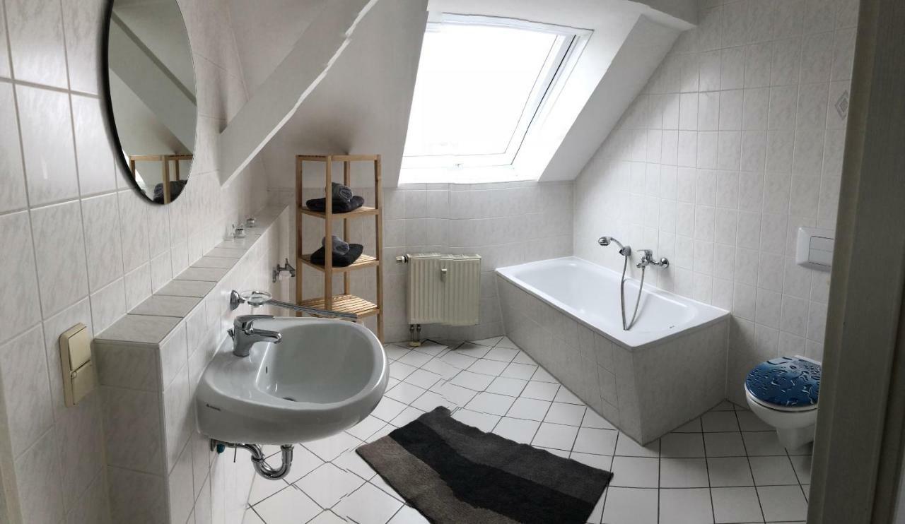 לייפציג Kuschelige Dachgeschosswohnung Am Clarapark מראה חיצוני תמונה